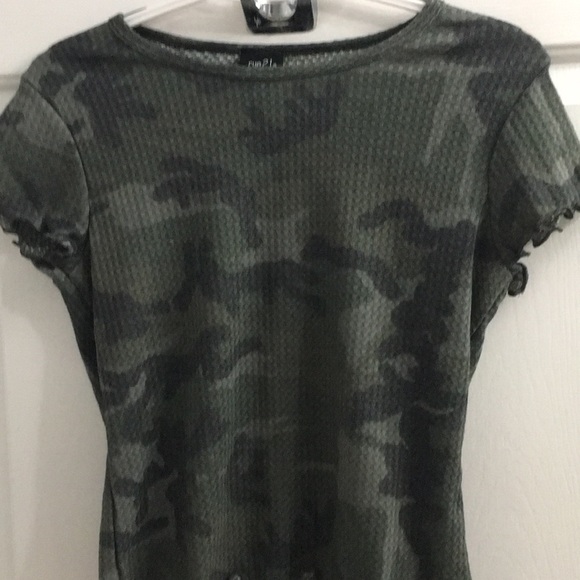 ๐๐PRETTY NWT RUE 21 LRG CAMOUFLAGE CROP TOP๐๐ - Picture 5 of 8